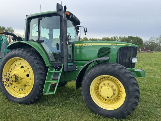John Deere 7320 4wd tractor