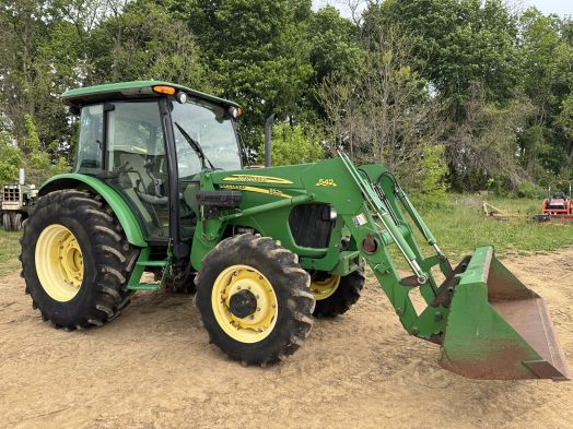 John Deere 5525 4wd cab and loader