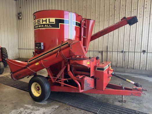 Gehl 125 grinder mixer
