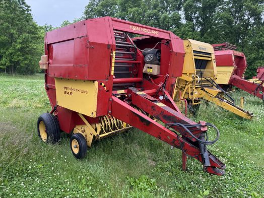 New Holland 848 round baler