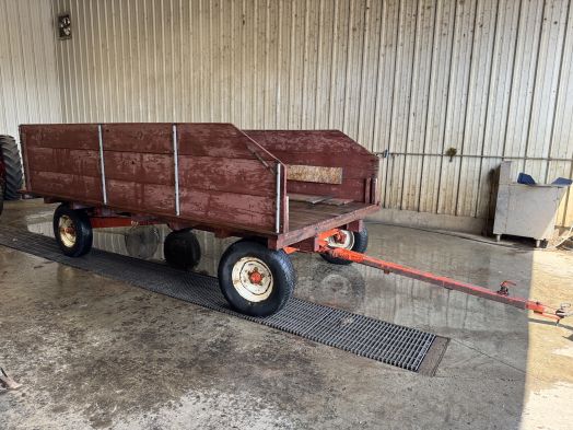 Allis Chalmers flat bed wagon 