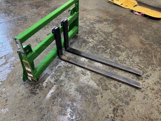 JD / Frontier 42" pallet forks JD 1025r