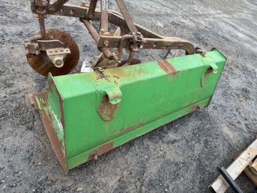 John Deere 62" series 500 QT loader bucket