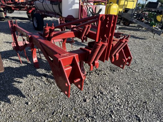 International 4T 3pt chisel plow