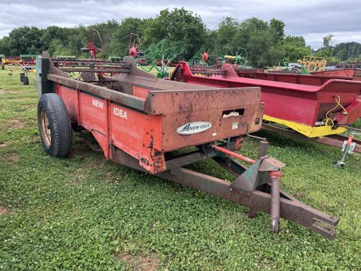 New Idea 3 beater manure spreader