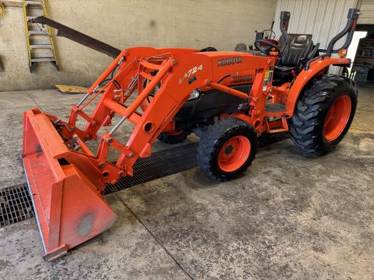 Kubota L3240 4wd tractor loader 
