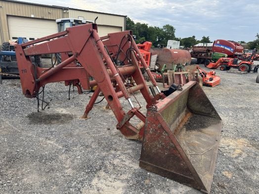 Case IH 710 loader