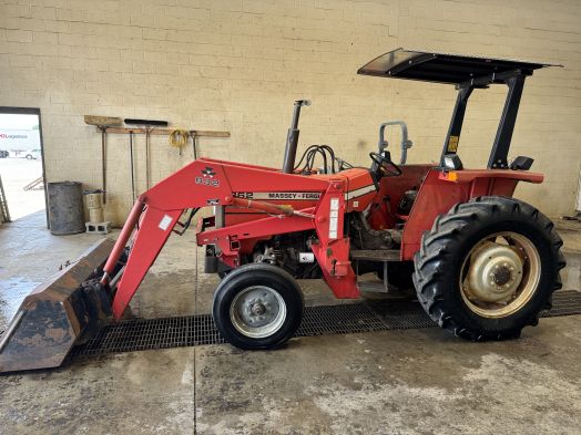 Massey Ferguson 362 2wd tractor loader