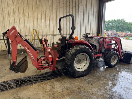 Massey Ferguson 1533 tractor loader backhoe