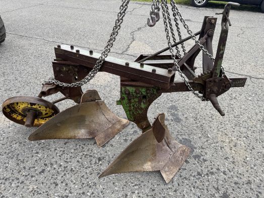 John Deere 2x14 plow 