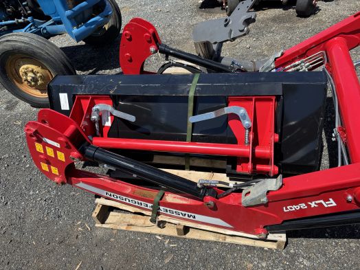 Massey Ferguson FLx 2407 loader