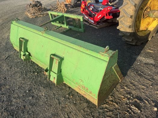 John Deere 8' bucket for 240, 245, 260 and 265 loaders