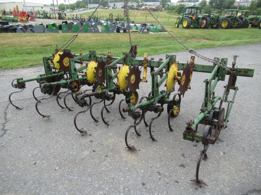 John Deere 4 row 3pt cultivator