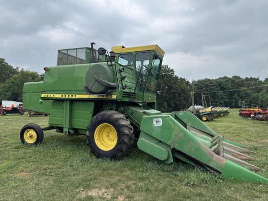 John Deere 4400 diesel combine