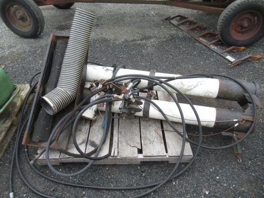 Hydraulic drive gravity bin auger