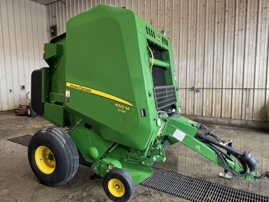 John Deere 450m round baler