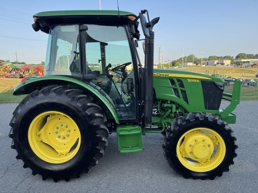 John Deere 5055e 4wd cab tractor