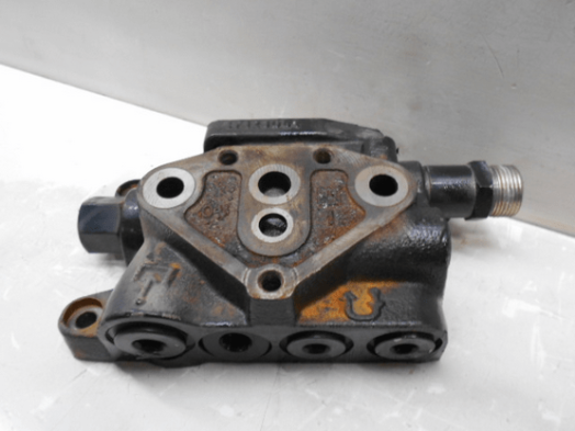 Case-international Manifold Valve Assembly - Rear