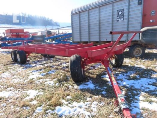 Horst tandem axle round bale wagon