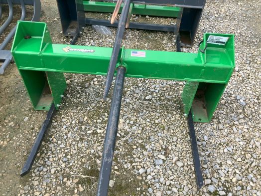 Woods BS3044S round bale spear - JD hookups