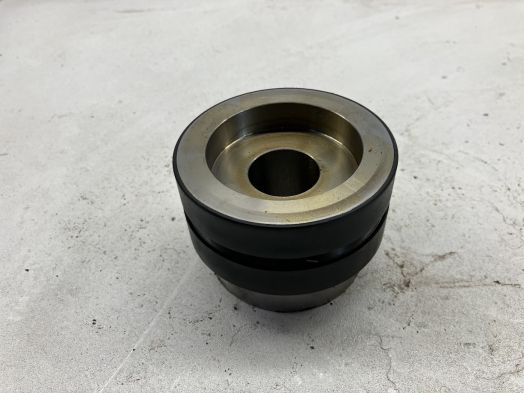 HYD CYLINDER PISTON W/BOLT