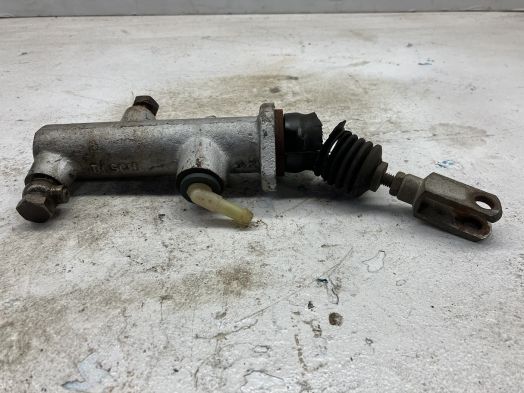 MASTER CYLINDER