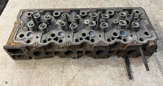 CYLINDER HEAD *MAGGED*