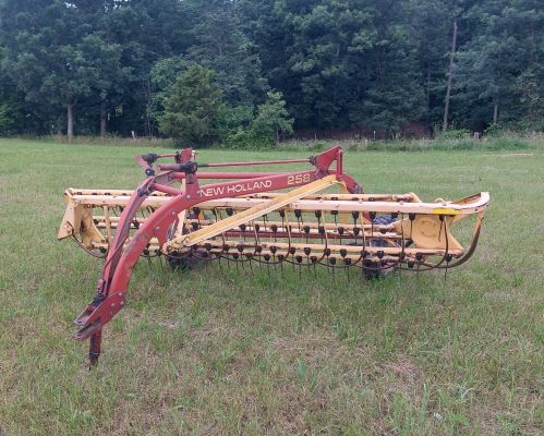 New Holland 258 hay rake