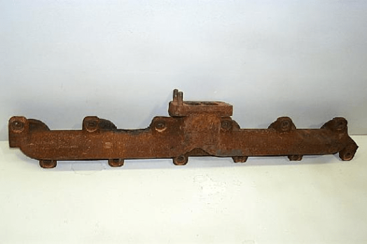 Case-international Exhaust Manifold