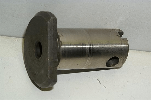 Case-international Idler Shaft - Reverse
