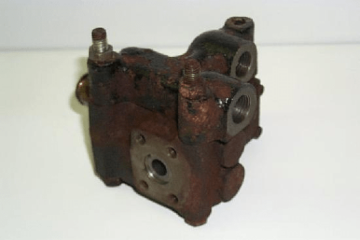 Case-international Flow Divider Valve