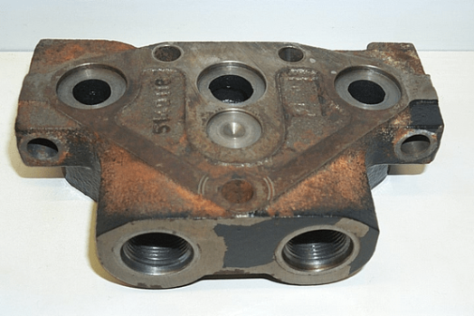 Case-international Mid Mount Aux Valve Cover - Upper