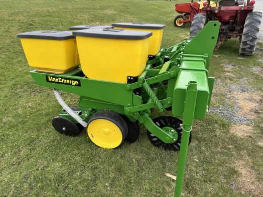 John Deere 2 row 3pt corn planter 