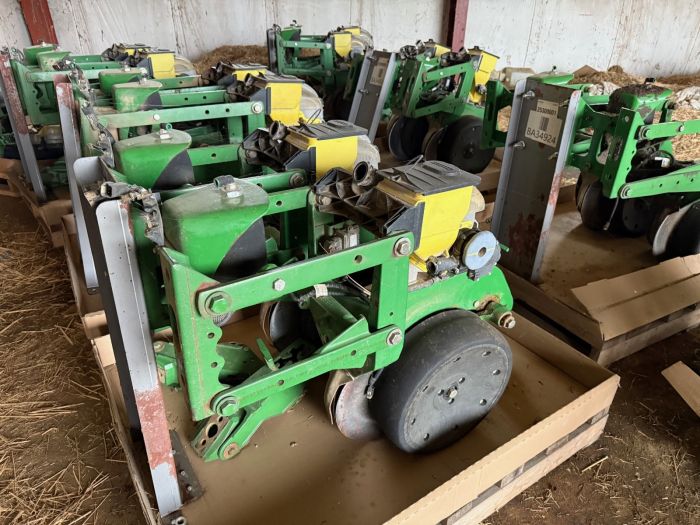 John Deere 1775NT planter units