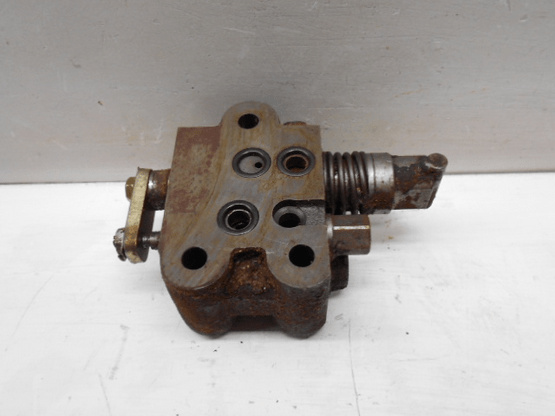 ROCKSHAFT CONTROL VALVE