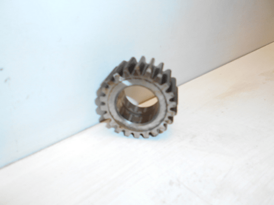 TRACTION CLUTCH PLANET PINION GEAR