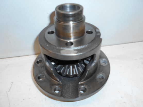 DIFFERENTIAL HOUSING WITH GEARS