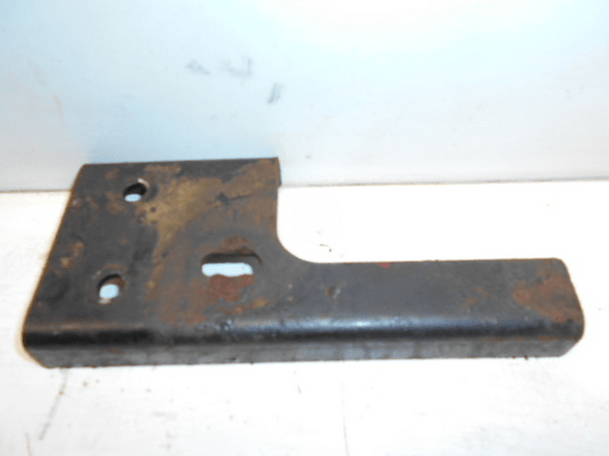 STAY RETAINER - FRONT R.H.