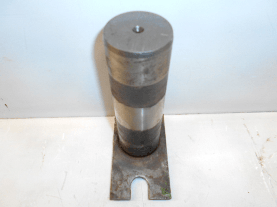 BELLCRANK PIVOT PIN - FRONT