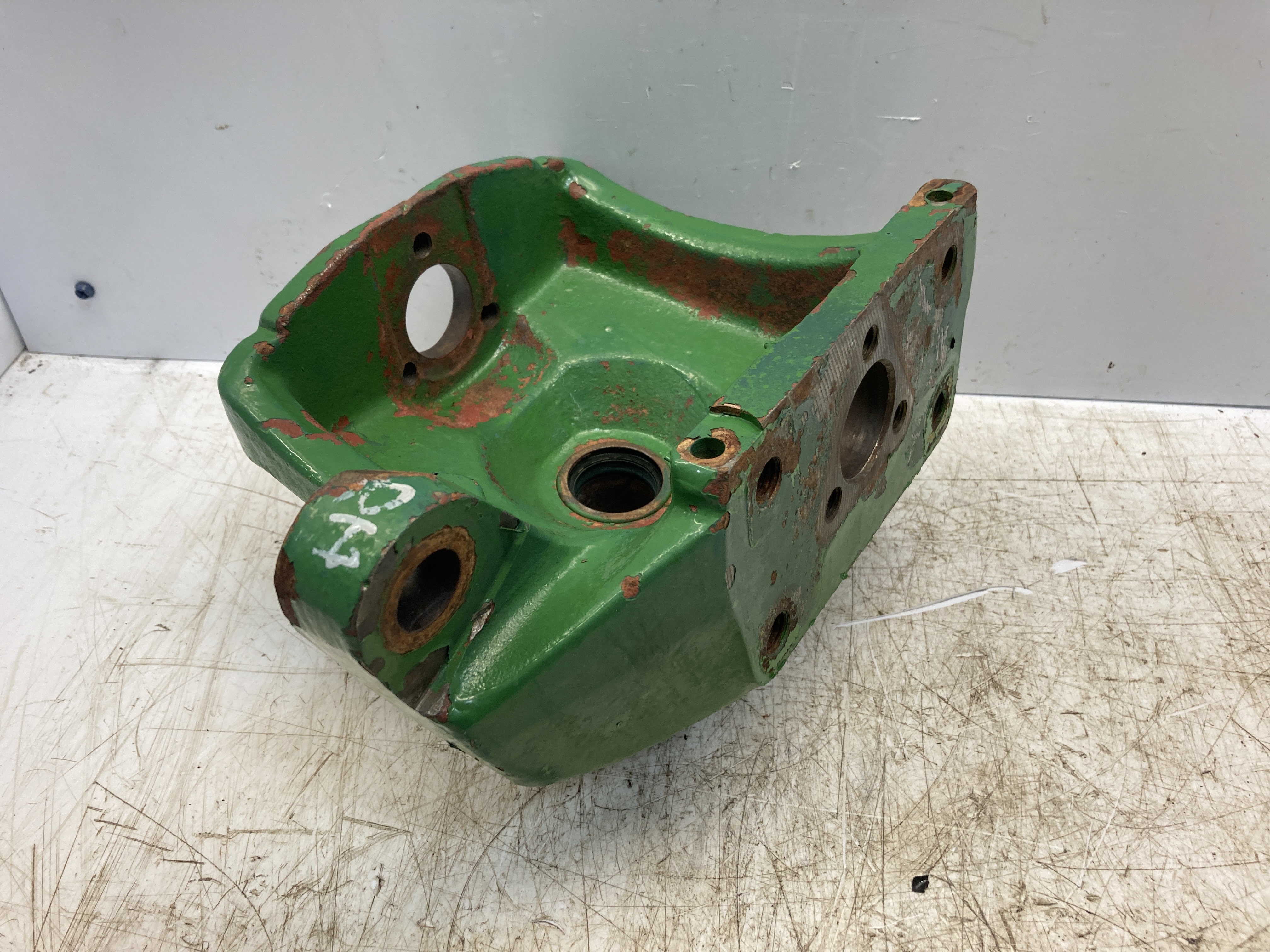 KNUCKLE HOUSING - R.H.