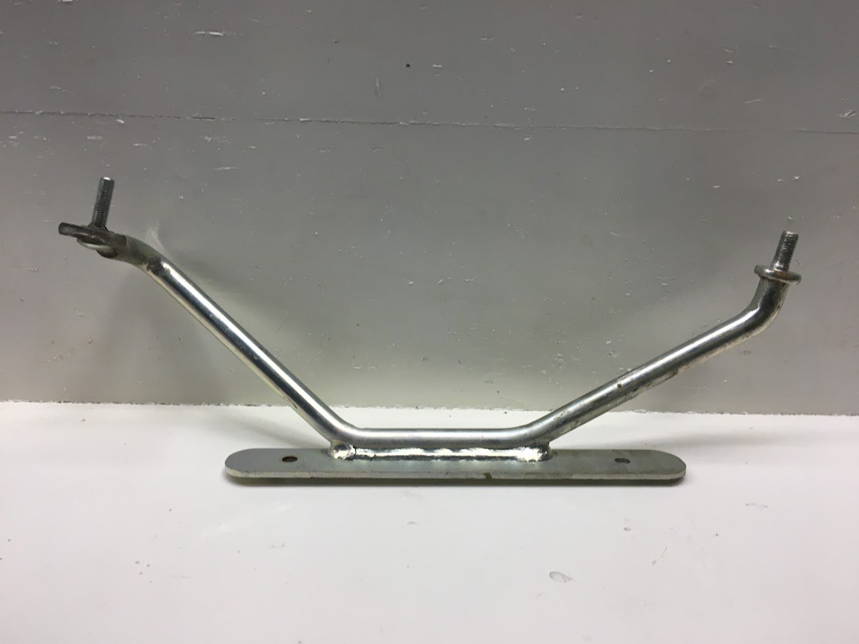 HANDLE MOUNT BRACKET - R.H.