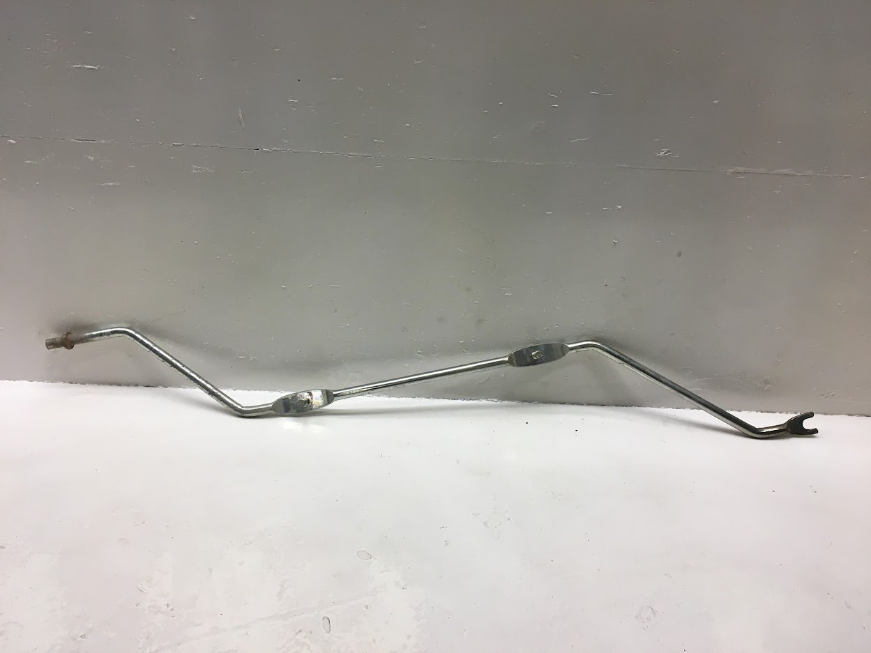 OIL COOLER SUPPORT - R.H.