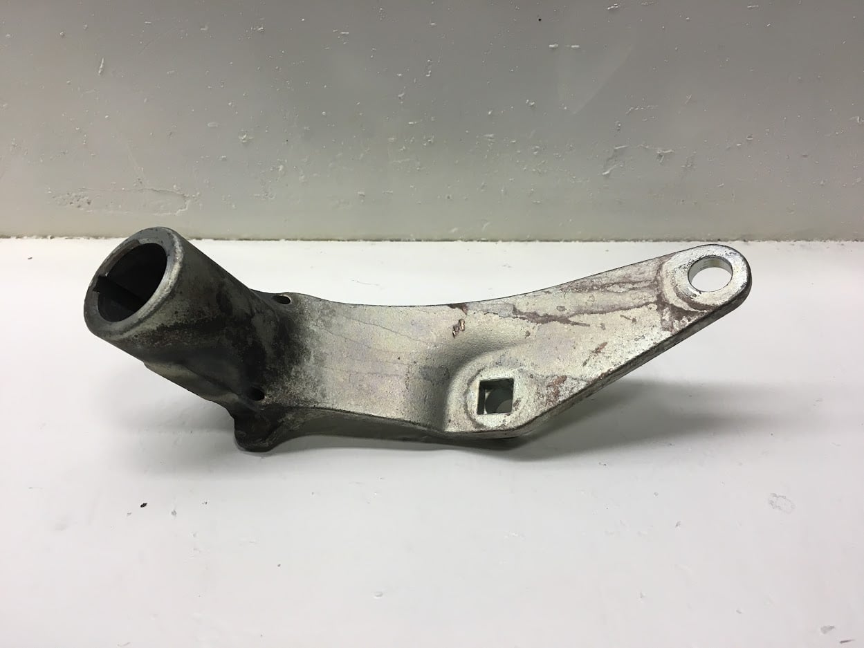 HST TRUNNION LEVER
