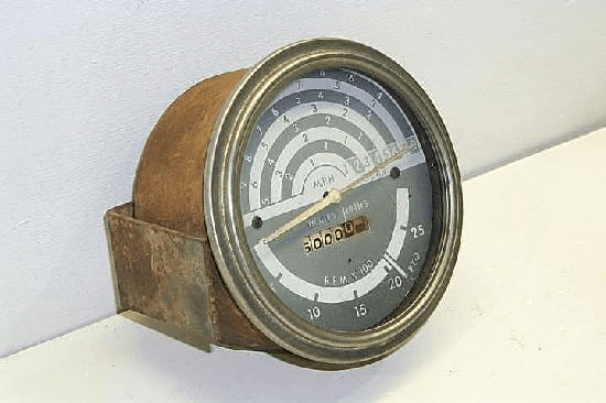 TACHOMETER AND HOURMETER
