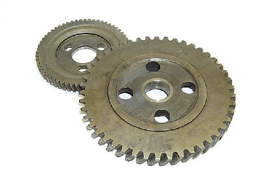 CAMSHAFT AND INJECTION PUMP GEARS
