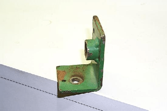 CONTROL SHAFT BRACKET - R.H.
