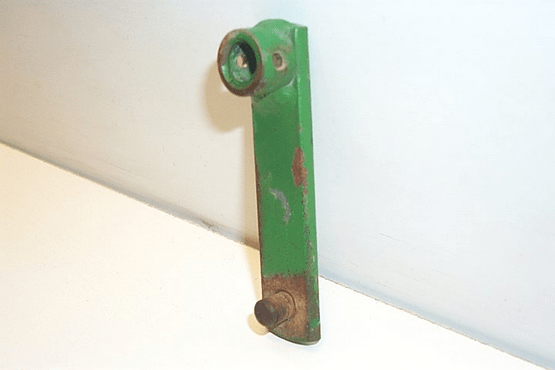 LIFT CONTROL PIVOT SHAFT LEVER