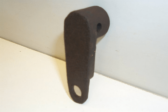 THROTTLE LINKAGE SHAFT LEVER