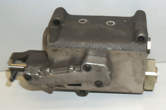 ROCKSHAFT CONTROL VALVE