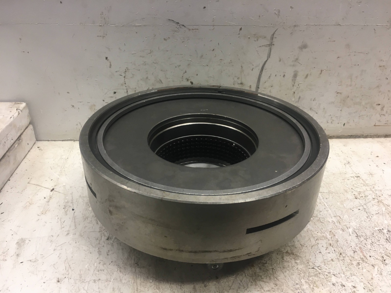 TRANSMISSION CLUTCH ASSEMBLY